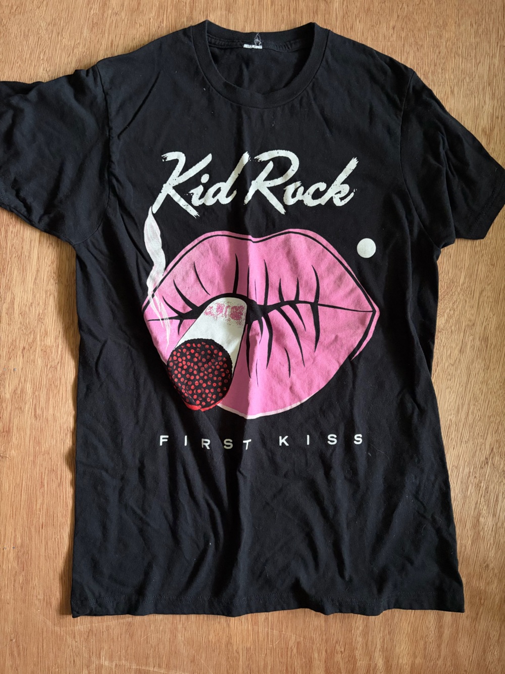 Kid Rock 2015 First Kiss Tour Concert T-Shirt Pink Lips Graphic Black